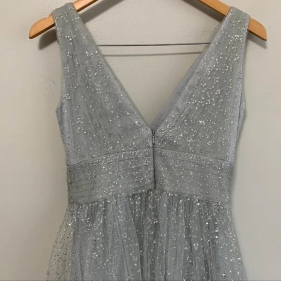 Elegant White Sleeveless Dress - Picture 10 of 13